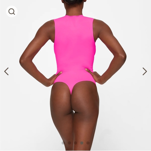 SKIMS ESSENTIAL CREW NECK SLEEVELESS BODYSUIT (NWT) - Picture 3 of 7